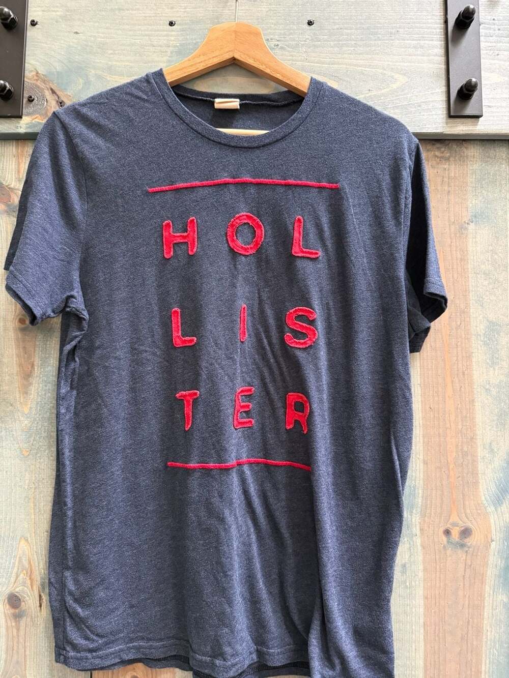 Hollister Graphic T-Shirt Size L Blue Red Embroidered Logo